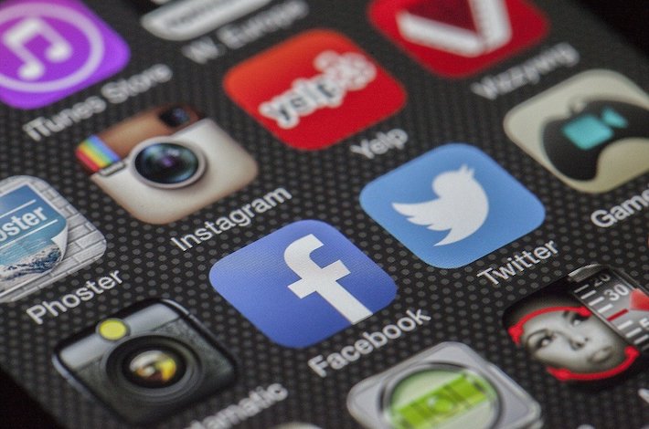 Antivaxeri utekajú pred pravidlami na Instagram, kde však Facebook tiež nestíha